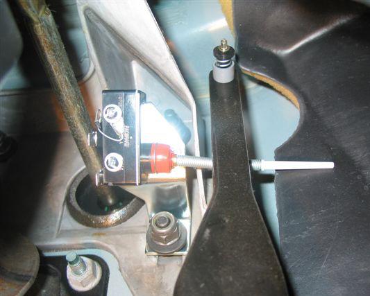 5 Throttle Switch Installation: C44072 Kit and 998½ Trucks (manual trans) using the C4004 Kit Only: 999-2002 Vehicles using ECM Connection, disregard this step Locate the stud shown in the photo