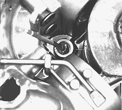 ENGINE FD620D, K SERIES REPAIR CAMSHAFT BEARINGS 1. Measure camshaft bearings in cylinder block and crankcase cover.