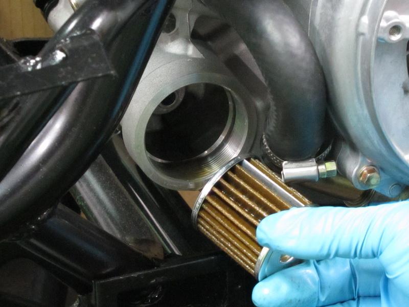 2. Periodic Maintenance > Engine Oil XCITING 400i Pour a small amount of fresh engine oil into the oil filter.