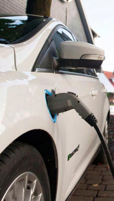 Executive Summary Achieving Canada s long-term greenhouse gas (GHG) reduction targets likely requires the adoption of zero-emission vehicles (ZEVs).