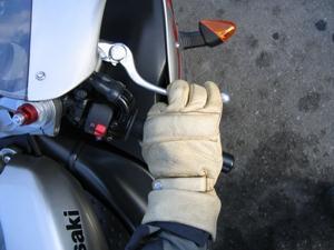 Controlling the throttle and brakes simultaneously requires some right hand dexterity. You ll have to find a technique that works for you.