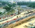 33 top: Works at LDP s Kelana Jaya Interchange is progressing ahead of schedule. atas: Kerja-kerja pembinaan persimpangan bertingkat LDP di Kelana Jaya berjalan lebih awal daripada jadual.