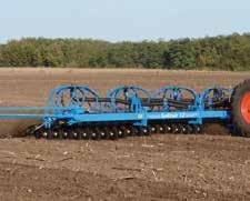 The hydraulically driven fan provides a constant flow of air, which carries the seed evenly out to the outermost seed rows. Even with large working widths, a good lateral distribution is ensured.