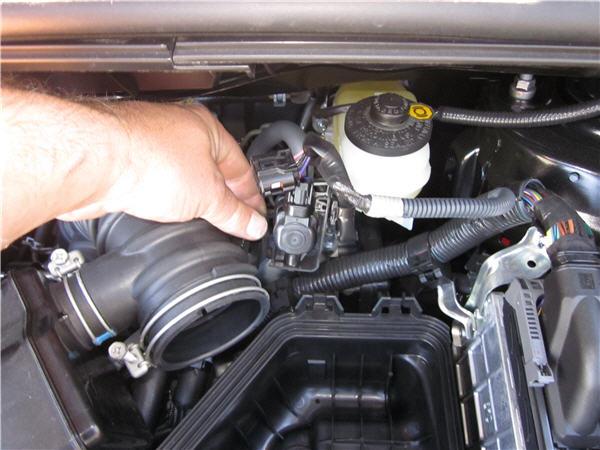 Remove the VSV from the OEM inlet hose by pulling it up and out of the rubber mount. (Fig.