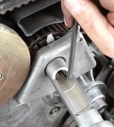Remove crankshaft locking tool OE (3242), fuel injection pump locking pin OE (3359) and camshaft locking tool OE (3458). 6.