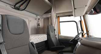 PRACTICAL The cab of the new CF exudes pure quality. Durable materials and a high-quality finish keeps the interior looking neat and clean even after years of intensive use.