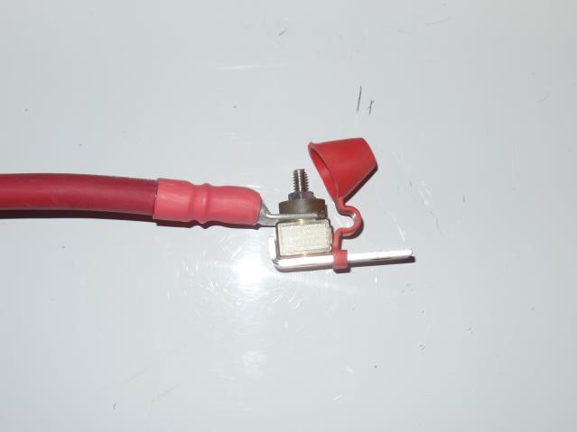 TAPS INSTALLATION GUIDE V1.10 15 STEP 4 Crimp on the supplied 3/8 inch cable lugs onto the 2/0 black negative cable and the 2/0 red positive cable. Apply heat shrink to seal the connection.