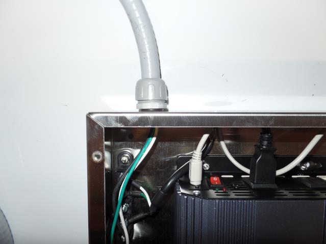 Tighten each connection. Important! To reduce the risk of electrical shock, make sure that the inverter does not have power before making these connections.