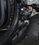 wire 18 awg cable along the airbag tray
