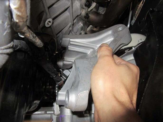 DO NOT use air impact tools to tighten fasteners on Borla Performance Exhaust Systems.