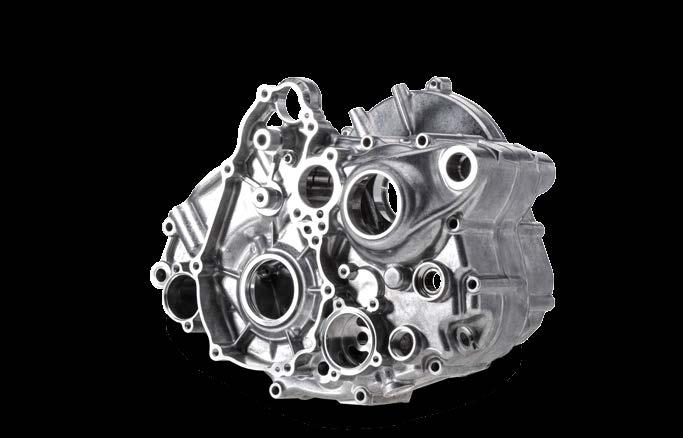 CYLINDER HEAD The FC 350 features the same DOHC design as the FC 250 with polished camshafts and DLC coated finger followers reducing friction and improving overall performance.