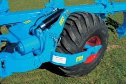 Good on the field, safe on the road The large depth wheel The transport The very large dimensioned depth wheel minimises the soil pressure during work and ensures the required safety when driving on