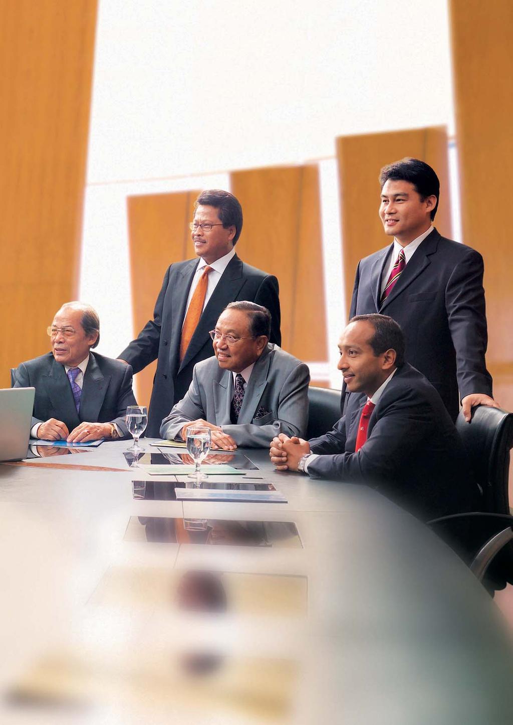 Standing from left to right Berdiri dari kiri ke kanan Shah Hakim bin Zain Company Director / Pengarah Syarikat Ir. Md.