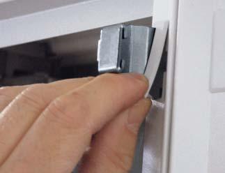 For an optimum finish, insert the dummy strips in the hinge opening.