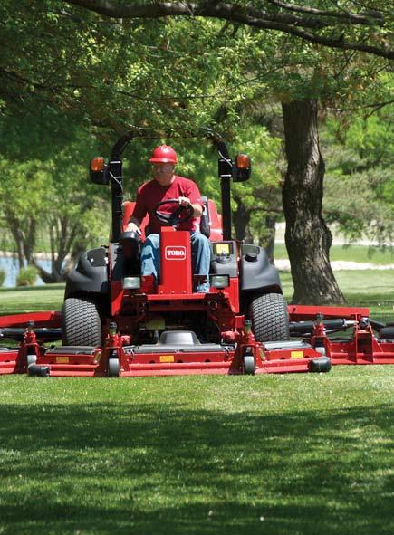 Maximize your cut. The 5900 Series is all about covering maximum ground. With the cutting decks down, you get a full 4.9 m (16') cut capable of mowing more than 100 acres (40.5 hectares) per day.