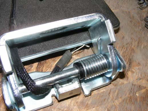 23 Adjust the centre bolt in or out to achieve the desired footrest angle and then tighten the centre adjusting nut.