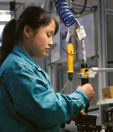 Introduction Pneumatic Screwdrivers High accuracy, good ergonomics Atlas Copco pneumatic screwdrivers bring accuracy and good ergonomics into the production process, while offering robust, reliable