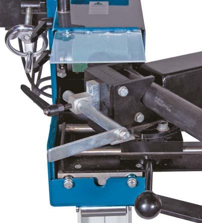 deburring Extra solid clamping system with rigid v-block jaws for