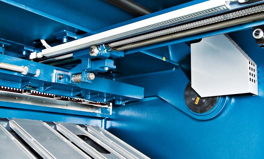 positioning; this feature is based on a sophisticated lighting process and included in the standard equipment package A custom T-square allows processing of single-bevelled sheet metal Hydraulically