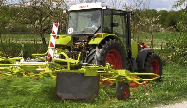 Its shallow angle relative to the crop limits the trajectory of the material during the tedding process. The wheels no longer need to be set at an angle, which saves valuable time.