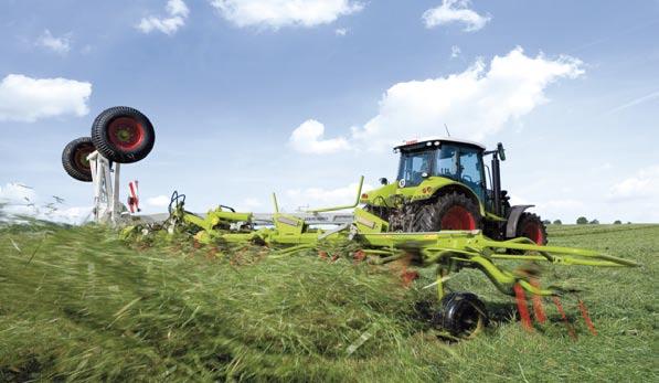 A 13-metre working width speaks for itself. Ten rotors with seven tine arms each achieve maximum output, and five swaths from a three-metre mower are tedded in just one pass.
