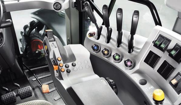 1 Rear linkage operation 2 DRIVESTICK for operating the HEXASHIFT 3 Hand throttle 4 Activation of HEXACTIV automatic transmission and push switch for two