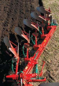 The hydraulic variant allows adjustment of the furrow width from the driver s seat on the move.