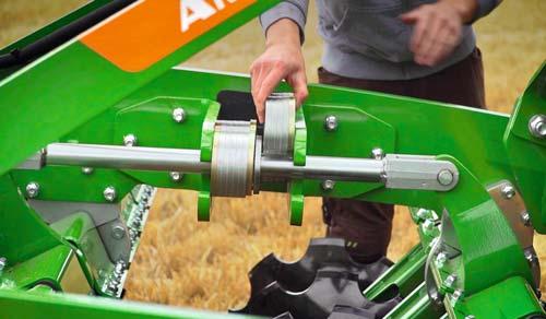 Soil tillage Catros Special for high output soil tillage 42 43 Side discs in working position Side discs in transport position With the Catros 2503, 3003, 3503 and 4003 Special, AMAZONE now offers