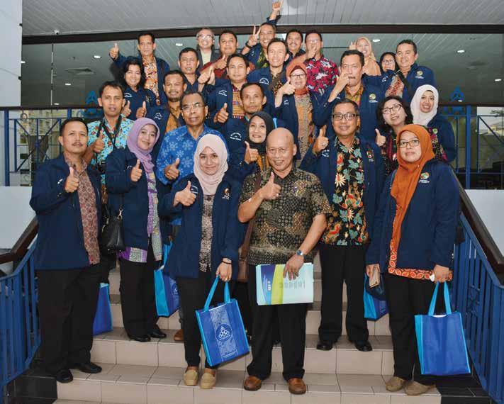 koperasi dari Indonesia untuk mempelajari kaedah pemasaran bagi produk-produk halal keluaran koperasi di negara tersebut.