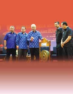 00 KETERANGAN GAMBAR KULIT YB Menteri Perdagangan Dalam Negeri, Koperasi dan Kepenggunaan, Dato Seri Hamzah Zainudin (tengah) merasmikan Konvensyen Hala Tuju Koperasi Bela Rakyat (KOBERA) Foto :