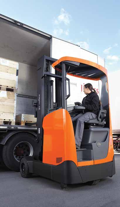 REACH TRUCKS FOR INDOOR / OUTDOOR USE 21 TOYOTA BT REFLEX O-SERIES With 145 mm ground clearance and super-elastic tyres for indoor and outdoor operation, BT Reflex O-series trucks are designed and