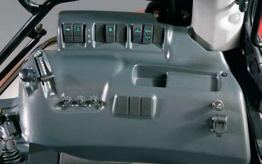 This armrest also incorporates the flow and timer controls which can be adjusted to give total implement control and maximize efficiency.