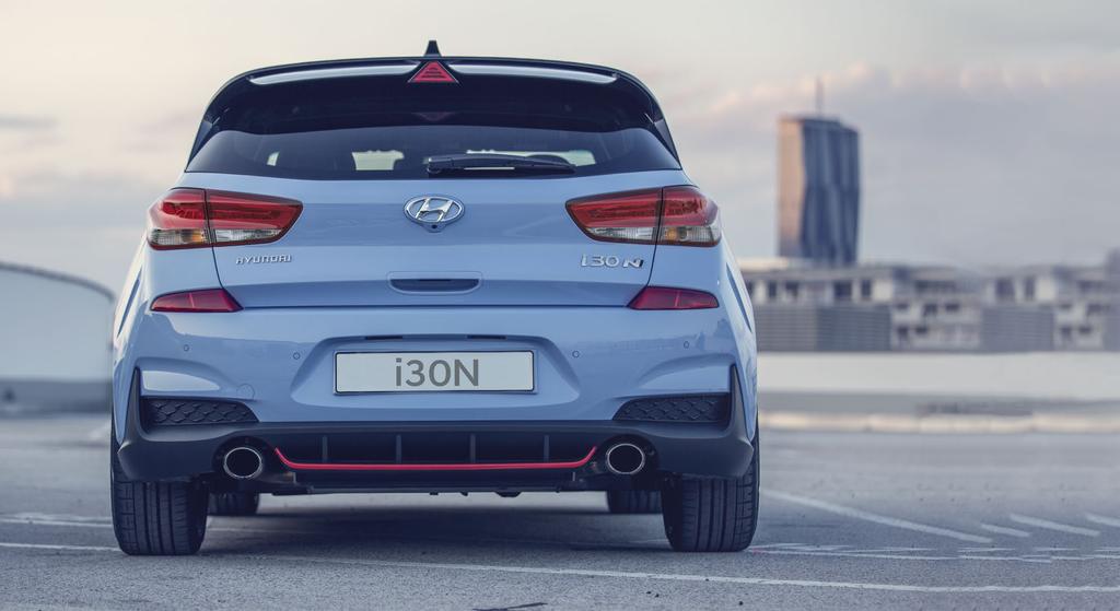 The double-deck rear spoiler with integrated triangular brake light helps to increase downforce and give you more grip through fluid corners minimising lift and