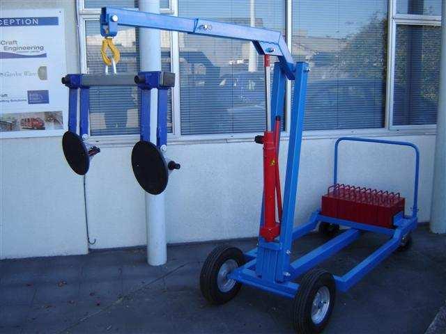 GLASSBOY BF-330 330kg hoist for most on-site conditions. New Zealand Made with German components. Comes with a hand pump is a compact and versatile off-road hoist.