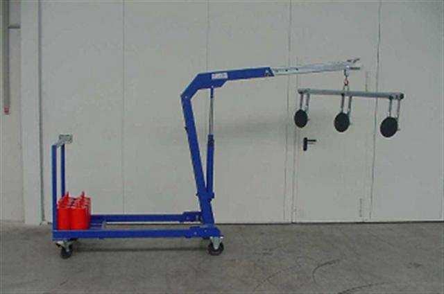 GLASSBOY GK-330 330kg floor hoist designed for horizontal use. With hand pump this is a compact and versatile floor hoist.