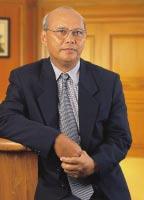 bulan Julai 1995. Beliau pernah berkhidmat sebagai Pengarah Sumber Manusia dan Pengurus Latihan di sektor swasta lebih dari 20 tahun sebelum berkhidmat di Telekom Malaysia.
