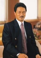 Abdul Wahid bin Omar Ketua Pegawai Kewangan Abdul Wahid bin Omar mula berkhidmat dengan Telekom Malaysia sebagai Ketua Pegawai Kewangan pada 1 Mac 2001.