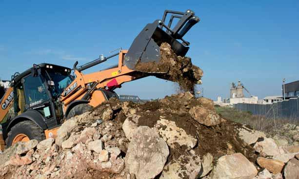 LOADER: EFFECTIVE IN THE WORST CONDITIONS PRECISE GRADING AND OPTIMAL PENETRATION In the harshest work conditions The Powershift transmission offers greater tractive effort and improved bucket fill,