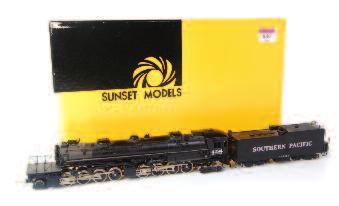 838 Korean brass American outline H0 Southern Pacific 2-8-0 engine and tender, black No.