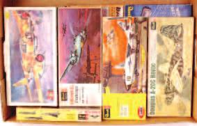 Mixed scale plastic military kit and infantry soldier group, 14 boxed examples by ESCI, Fujimi, Airfix and Italeri, examples include Scorpion tanks, German infantry,t62 tank etc 50-70 1520 12 mixed
