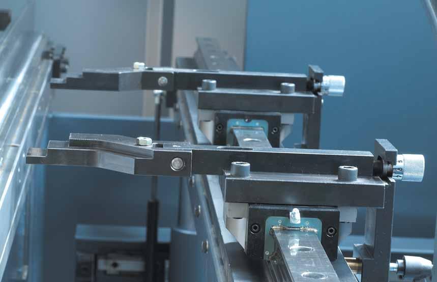ad-r Series press brakes specifications R-axis Programmable back gauge height universal box forming style punch clamps quickset front sheet supports 12 20 20 25 30 30 30 37 14 30 R Series Model 40 40