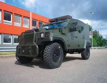 Its small profile and military 4x4 chassis offer good urban and all-terrain mobility.