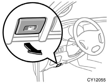 1. To open the fuel filler door, pull the lever. When refueling, turn off the engine.
