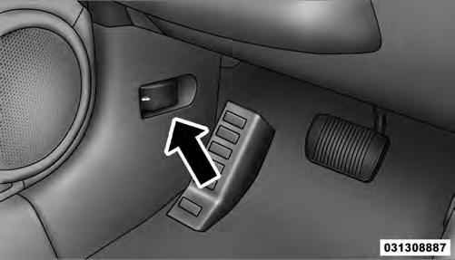 138 UNDERSTANDING THE FEATURES OF YOUR VEHICLE WARNING! Do not ride with the seatback reclined so that the shoulder belt is no longer resting against your chest.