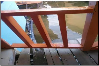 21.5.3.4. Kerja Pembaikan Tidak Sempurna Pemeriksaan Audit di SMK Pulau Gaya, Kota Kinabalu pada 16 Ogos 2016 mendapati kerja pembaikan handrail telah dilaksanakan di Blok Tandas.