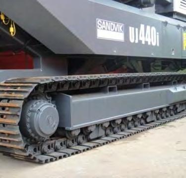 TRACKS Centre length 4170mm / 13 8 Track shoe width 500mm / 19½ Drive system heavy duty bent