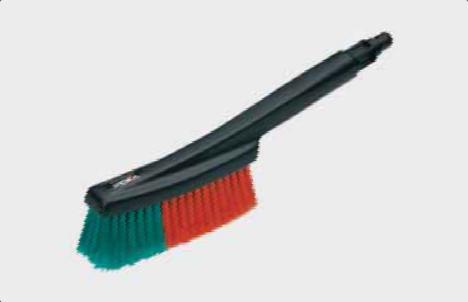 02 Low pressure equipment Hand wash brush Wash brushes with water flow Rim brush for trucks / busses High-low wash brush Brush with integrated water flow. Connection suitable for 16 mm (universal).