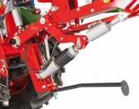 All pivot points in the furrow width adjustment are equipped with replaceable bushes with greasing facilities, for less friction and for keeping the dirt and water out.