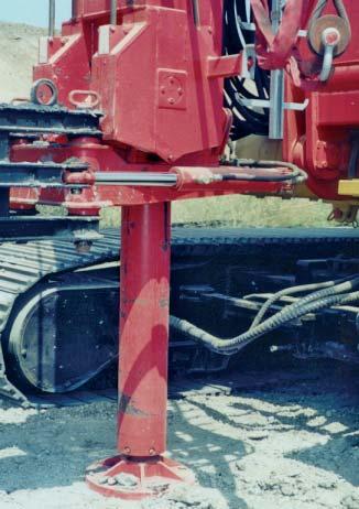 rig with short mast foot for drilling tools with