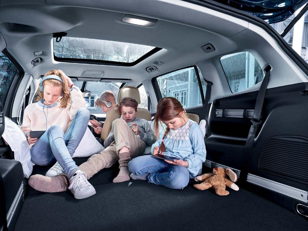 HOME IS WHERE YOUR WI-FI IS. There are all sorts of reasons to love the Zafira, but this is a big one. In the future you will have an integrated Wi-Fi Hotspot.